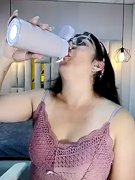 Snapshot of Karla_hernandez_ chatting on 02/12/25, 02:10 Karla hernandez online show from 02/12/25, 02:10