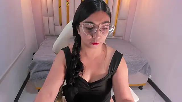 Snapshot of Karla_hernandez_ chatting on 02/13/25, 11:06 Karla hernandez online show from 02/13/25, 11:06