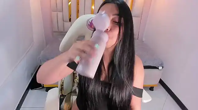 Snapshot of Karla_hernandez_ chatting on 03/10/25, 02:05 Karla hernandez online show from 03/10/25, 02:05