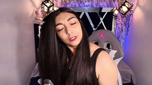 Snapshot of Karla_hernandez_ chatting on 09/13/25, 12:16 Karla hernandez online show from 09/13/25, 12:16