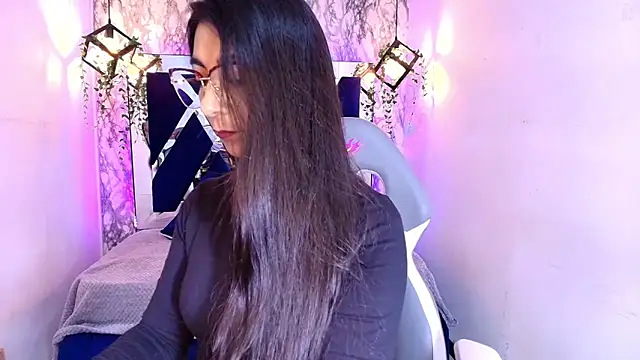 Snapshot of Karla_hernandez_ chatting on 10/18/25, 11:33 Karla hernandez online show from 10/18/25, 11:33