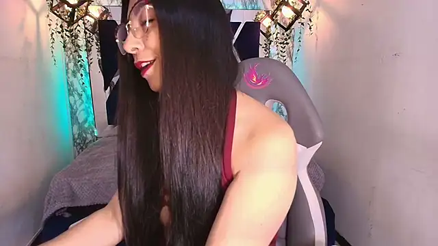 Snapshot of Karla_hernandez_ chatting on 10/23/25, 11:42 Karla hernandez online show from 10/23/25, 11:42