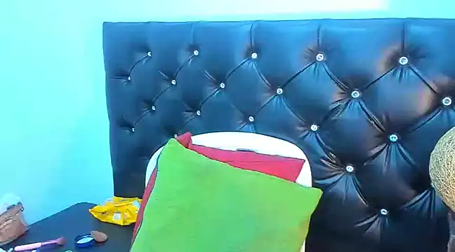 Snapshot of lanaconnorx chatting on 02/14/25, 02:50 lanaconnorx online show from 02/14/25, 02:50