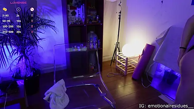 droolingdollfacee online show from 12/21/25, 10:17