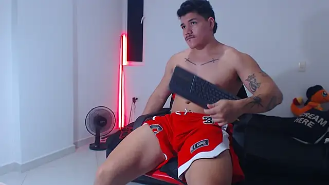 Snapshot of paulo_allen chatting on 10/31/25, 11:39 paulo allen online show from 10/31/25, 11:39