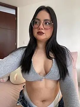 Snapshot of montmariana chatting on 05/24/26, 04:23 montmariana online show from 05/24/26, 04:23