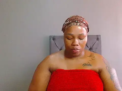 curvycloe1 online show from 02/11/25, 06:30