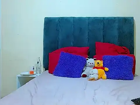 curvycloe1 online show from 10/18/25, 04:30