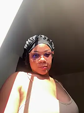 ashley Tompson1 online show from 12/15/25, 02:54