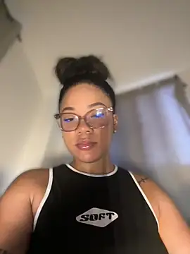 Snapshot of ashley_Tompson1 chatting on 07/15/26, 11:48 ashley Tompson1 online show from 07/15/26, 11:48