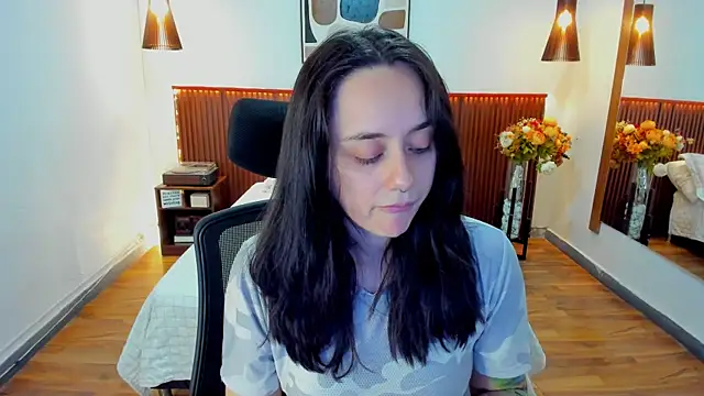 Snapshot of KatherineBond chatting on 07/11/26, 04:21 KatherineBond online show from 07/11/26, 04:21