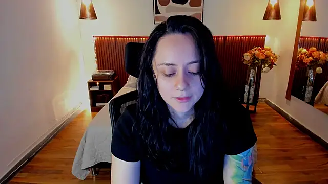 Snapshot of KatherineBond chatting on 07/31/26, 04:17 KatherineBond online show from 07/31/26, 04:17