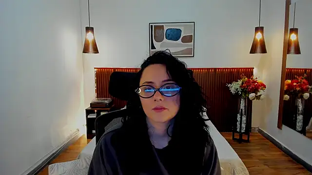 Snapshot of KatherineBond chatting on 08/05/26, 04:10 KatherineBond online show from 08/05/26, 04:10