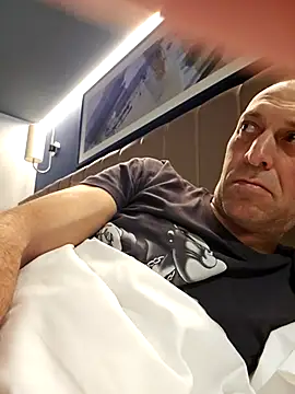 Snapshot of meateater1 chatting on 12/08/24, 11:29 meateater1 online show from 12/08/24, 11:29