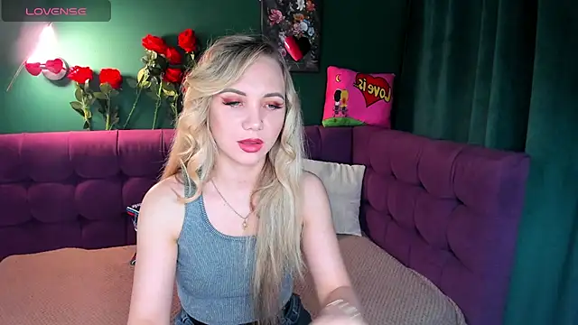 EvaMoran online show from 02/15/25, 01:31