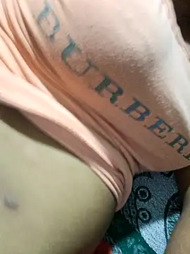 Snapshot of Priya_Bong chatting on 09/29/25, 02:11 Priya Bong online show from 09/29/25, 02:11