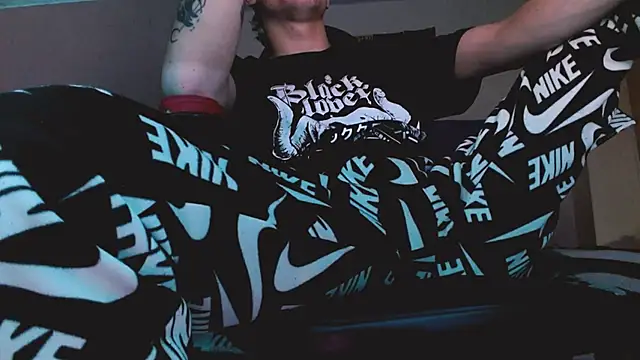 deividcloud36 online show from 04/18/26, 02:26