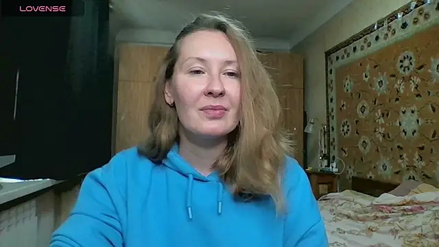 Snapshot of AnnaXLovers chatting on 10/10/25, 12:15 AnnaXLovers online show from 10/10/25, 12:15