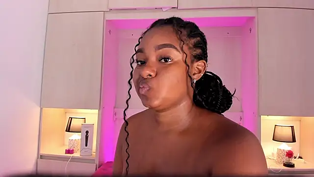 Snapshot of tamaraa_smiith chatting on 01/18/25, 02:44 tamaraa smiith online show from 01/18/25, 02:44