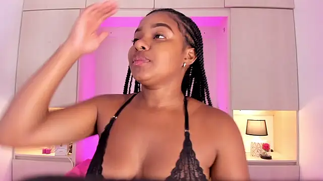 Snapshot of tamaraa_smiith chatting on 02/13/25, 05:44 tamaraa smiith online show from 02/13/25, 05:44