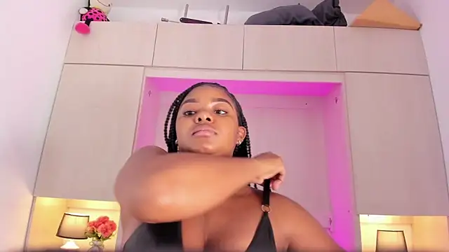 Snapshot of tamaraa_smiith chatting on 02/20/25, 06:24 tamaraa smiith online show from 02/20/25, 06:24