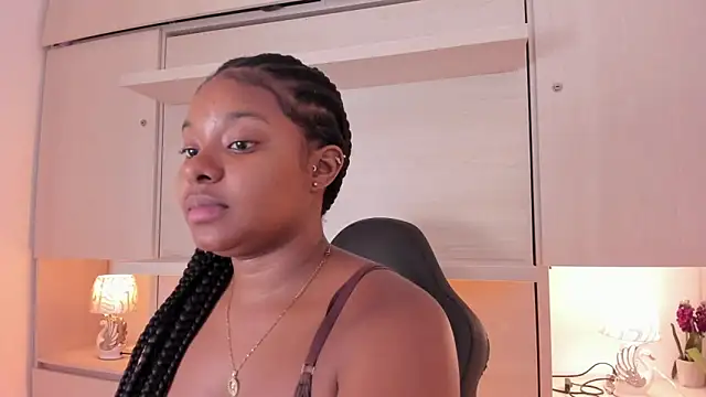 Snapshot of tamaraa_smiith chatting on 10/16/25, 07:59 tamaraa smiith online show from 10/16/25, 07:59