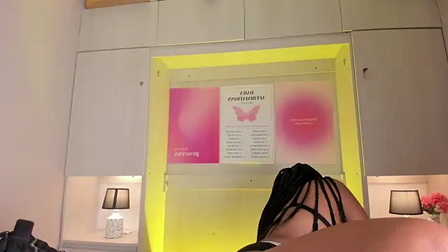 tamaraa smiith online show from 03/03/26, 07:42