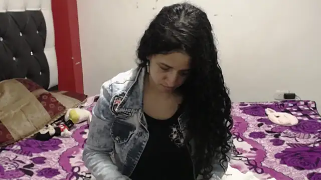 Snapshot of Katty_Bones chatting on 03/22/25, 04:56 Katty Bones online show from 03/22/25, 04:56