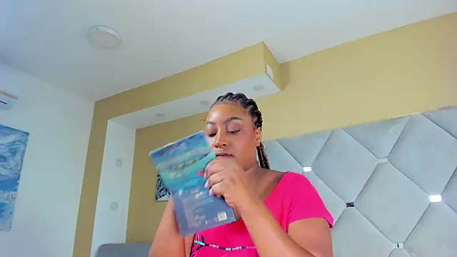 Adelehottman online show from 02/01/25, 12:37