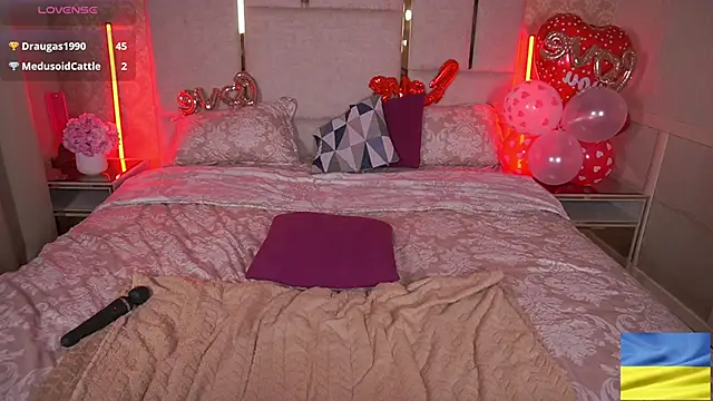 SusieWood online show from 02/14/25, 12:19