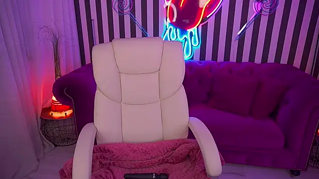 Snapshot of SusieWood chatting on 05/31/26, 08:21 SusieWood online show from 05/31/26, 08:21