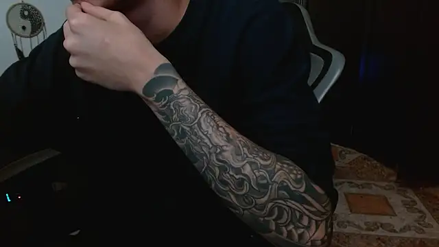 Snapshot of aaron_blug chatting on 09/08/25, 10:31 aaron blug online show from 09/08/25, 10:31