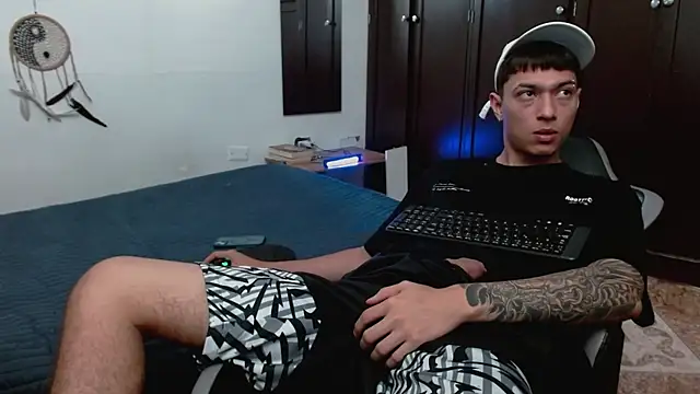 aaron blug online show from 12/20/25, 04:14