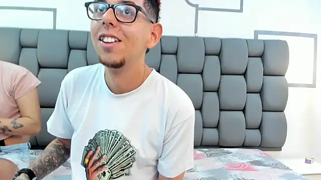 Derek and Skarlet online show from 09/10/25, 03:01