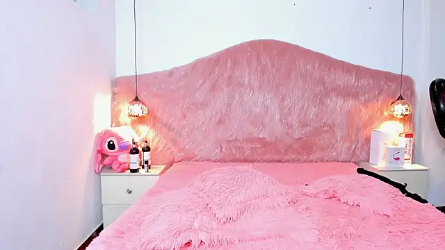 Derek and Skarlet online show from 11/28/25, 03:04