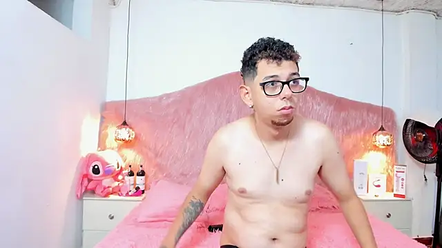 Derek and Skarlet online show from 11/30/25, 04:11