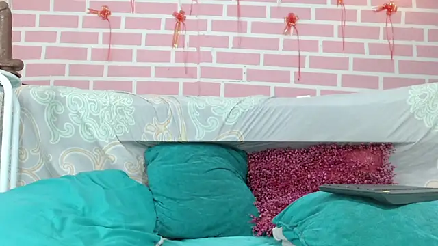 emy 0 online show from 02/19/25, 11:04