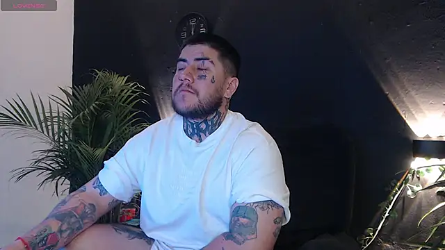 Snapshot of Ash_gusbig chatting on 02/14/25, 03:33 Ash gusbig online show from 02/14/25, 03:33