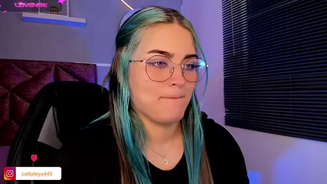 cattaleya    online show from 01/12/25, 04:10