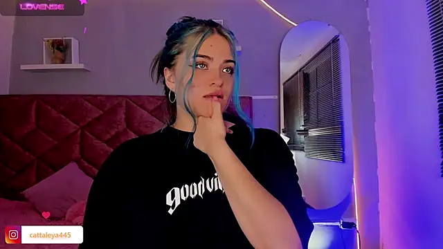 cattaleya    online show from 01/17/25, 07:19