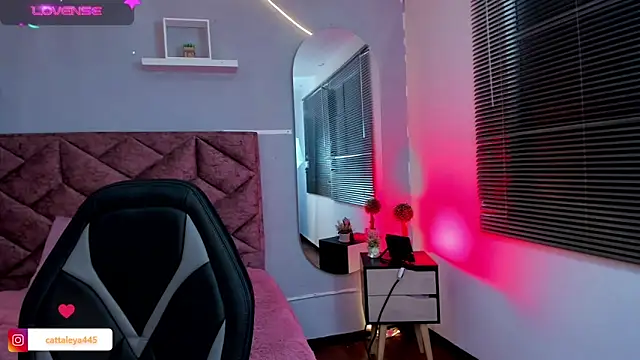 cattaleya    online show from 01/30/25, 04:06