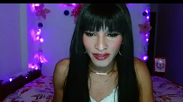 carolinemiller7 online show from 12/25/24, 08:40