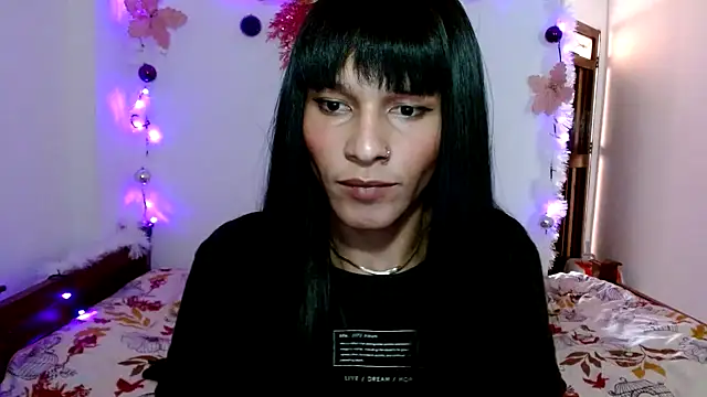 carolinemiller7 online show from 12/29/24, 09:41