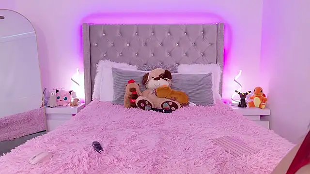 Snapshot of JuliaSUMMERS2022 chatting on 02/13/25, 10:11 JuliaSUMMERS2022 online show from 02/13/25, 10:11