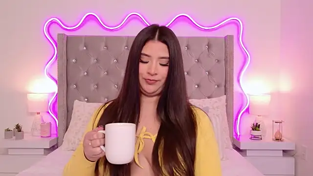 Snapshot of JuliaSUMMERS2022 chatting on 11/07/25, 02:00 JuliaSUMMERS2022 online show from 11/07/25, 02:00