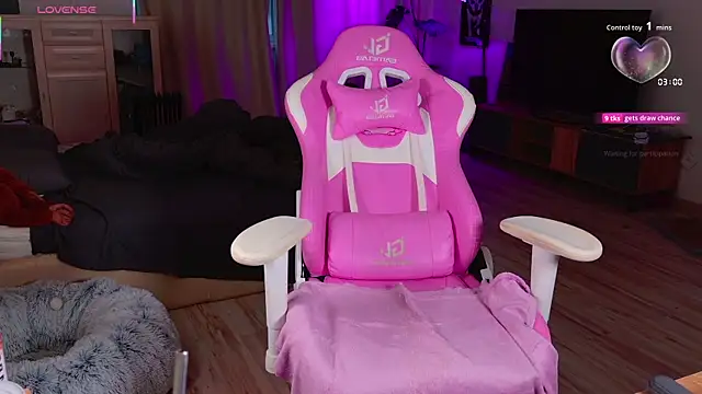 Snapshot of _enternity_ chatting on 11/18/25, 10:20 enternity online show from 11/18/25, 10:20