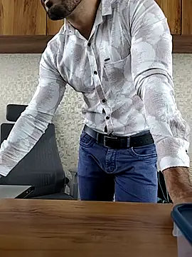 indianguy89 online show from 04/23/26, 06:14