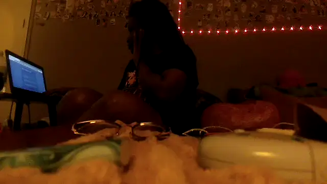 Snapshot of EbonyFetishQueen chatting on 09/11/25, 01:00 EbonyFetishQueen online show from 09/11/25, 01:00