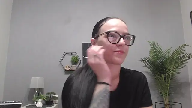 IzabelllNoir online show from 05/15/26, 05:36