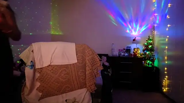 Snapshot of YourDreamLoverr chatting on 12/17/25, 12:27 YourDreamLoverr online show from 12/17/25, 12:27